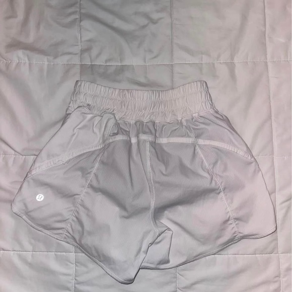 Lululemon Track That Medium Rise Shorts 5” - Size 4 - Picture 3 of 8